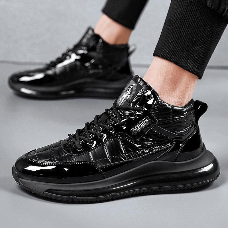 SOFT SOLE AND SURFACE LIGHTWEIGHT SNEAKERS